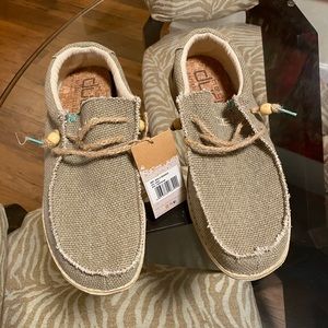 Hey Dude men’s shoes NWT